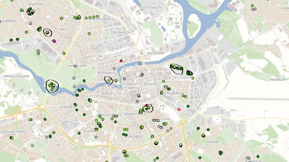 Vi plockade äpplen och päron på Syltenberget, äpplen i Vasaparken, äpplen och ett plommon i Karlshov, äpplen och päron vid Himmelstalund och försökte plocka äpplen i Kärleksparken (där satt äpplena för högt upp och det hade behövts en fruktplockare).