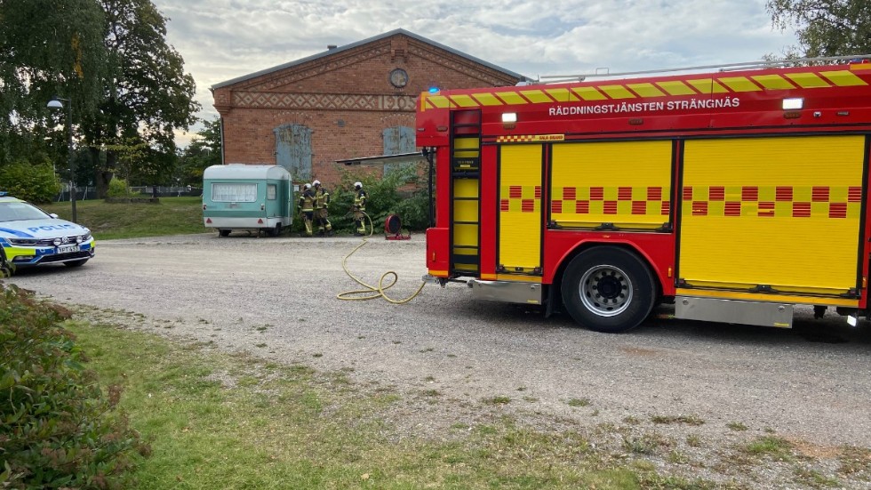 En brand startade  i en husvagn på Visholmen, under måndagseftermiddagen.
