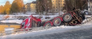 Halkan fortsätter ställa till det i trafiken – följ läget här