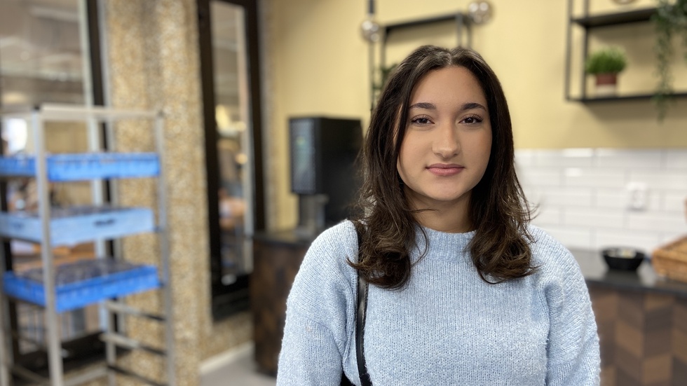 Batoul Jaber, går sista året på samhällsprogrammet. Hon var inte helt övertygad efter att ha smakat andbröstet, men tycker det är bra att kommunen vill satsa på miljön och använda mer viltkött.