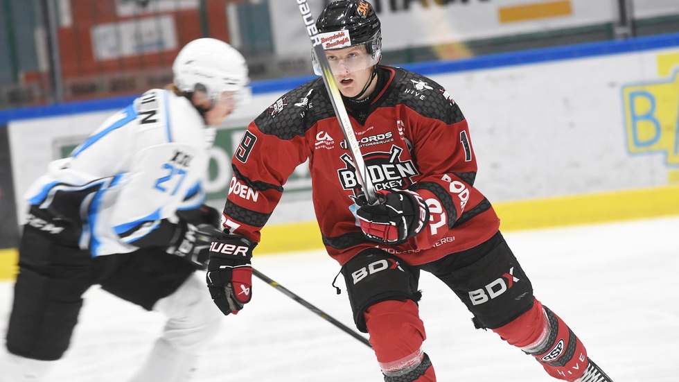 Daniel Mannberg blev tvåmålsskytt borta mot Surahammar.