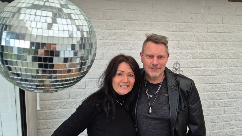 Ussi och Andreas Hedenskog presenterar första namnet till satsningen som ska dra tusentals dansare till Vadstena den 30 augusti.