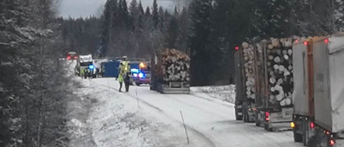 JUST NU: Tre till sjukhus efter bussolycka – en allvarligt skadad