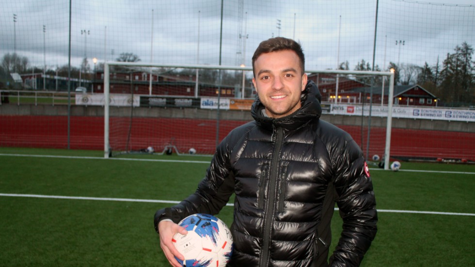 Motala AIF:s spelare Valon Silka skadade axeln i finalen av Icacupen i Norrköping. Nu är han sjukskriven december ut, men hoppas komma tillbaka tidigare.