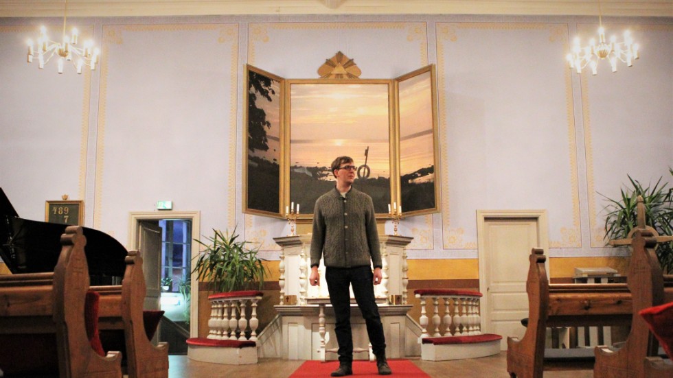 Henning von Schulman tar repetitionston i Vårdklockans kyrka. 