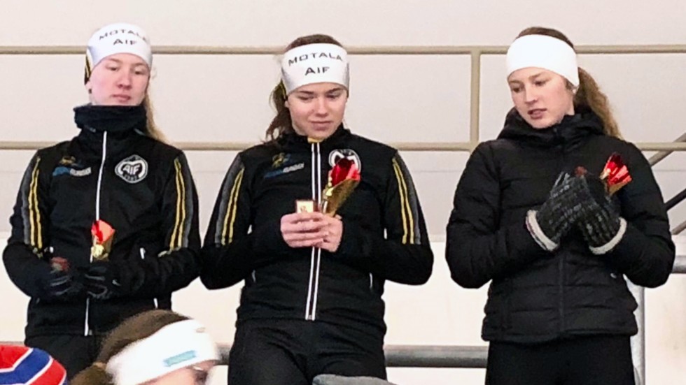 Tina Svensson, i mitten på arkivbilden, satte en rad rekord på tävlingen Nya Winnbergs minne i Västerås i helgen.