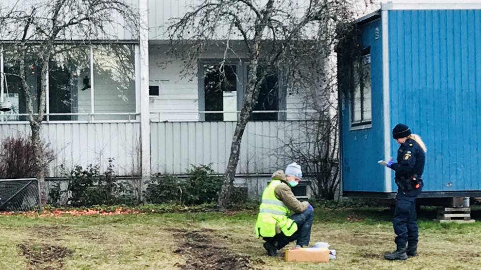Polisen i arbete på Frejgatan i Valsta. 