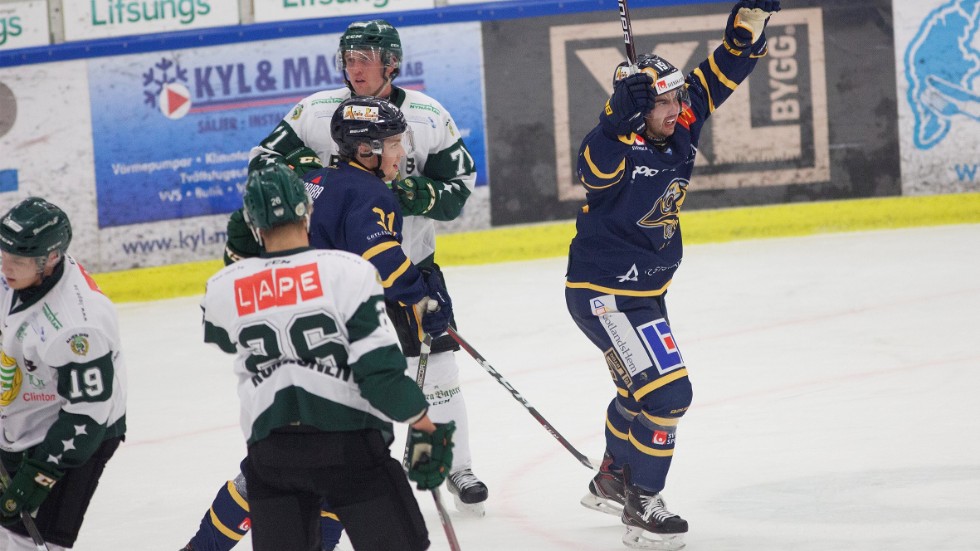 Nyförvärven Mikael Hedlund och Ryker Leer jublar efter 1-0-målet.