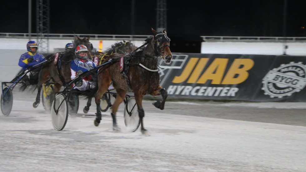 Mellby Fog (Roger Nilsson) vinner tredje raka på Bodentravet