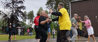 Miniturné för att roa de äldre