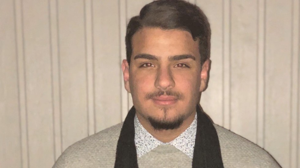 Issa Hashem skriver texter om sitt liv, sin familj och sin situation som ung med utländsk härkomst.