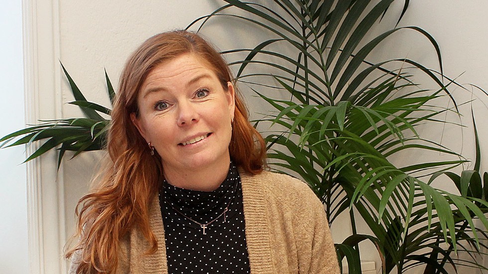 Medicinskt ansvarig sjuksköterska, Anna-Karin Bye, säger att kommunen inventerar sin personal för att se om någon som inte jobbar med sjukvård idag har en sådan utbildning.