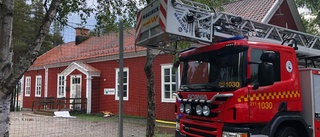 Larm om skolbrand orsakat av blixtnedslag