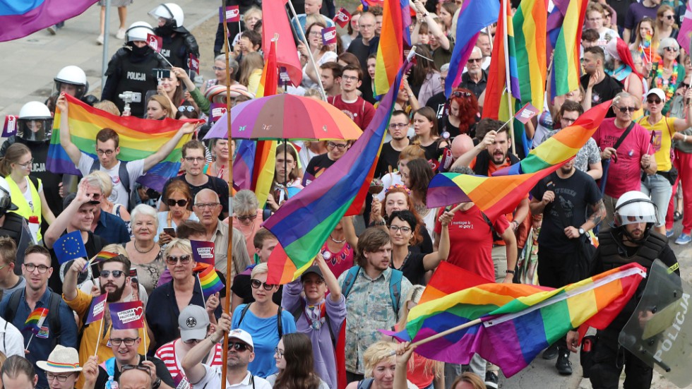 Hbtq-aktivister samlas för prideparad i Plock i Polen i augusti i fjol.