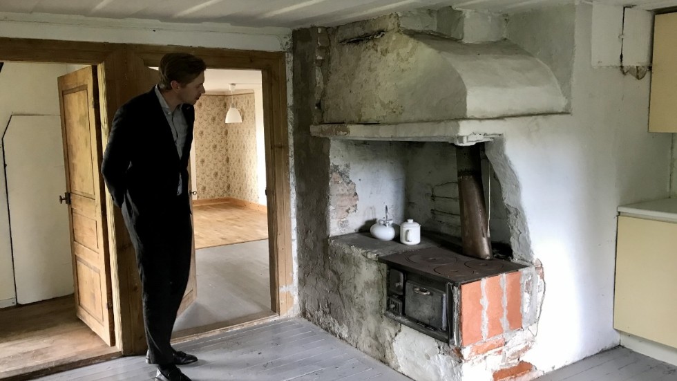 "I går hade vi förhandsvisning av det här fritidshuset. Då kom sju sällskap", säger mäklaren Oskar Berge och konstaterar att intresset för sommarhus är högt i år.