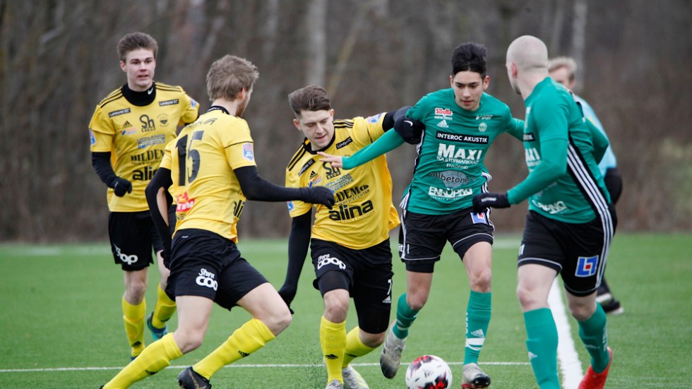 ESK är redo för seriepremiär hemma mot Enskede på söndag. En match spelas utan publik. 