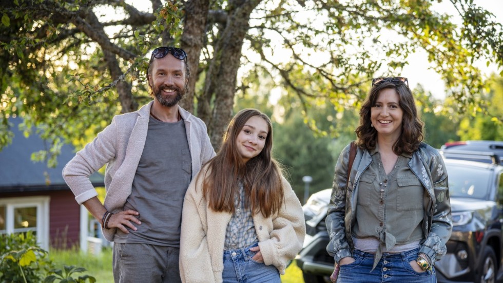 Familjen Blixt spelas av Olle Sarri, Lily Wahlsteen och Sanna Sundqvist. Pressbild.