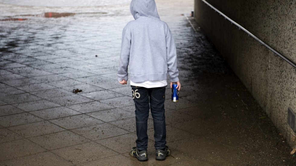 Polisen tog en hel del alkohol i beslag på olika platser. Ungdomar hämtades av sina föräldrar.