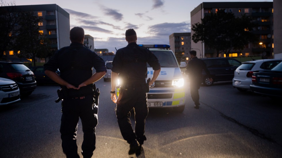 Poliser i spaningsarbete. 
