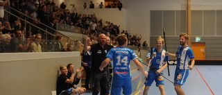 Segerjubel i historisk match i nya hallen