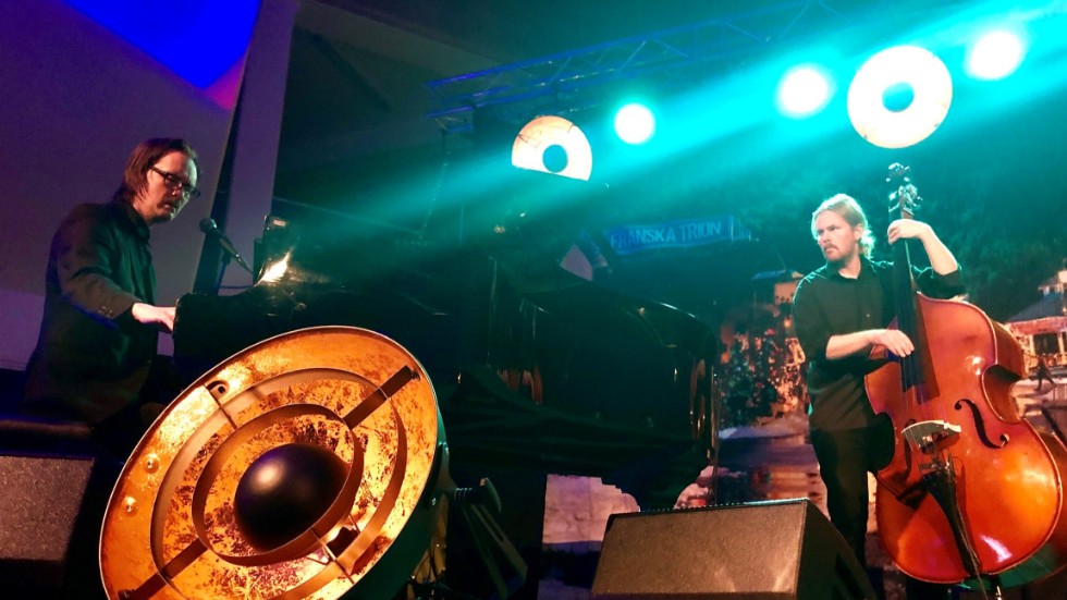 Matti Ollikainen och Viktor Turegård i Franska Trion som bjöd på en unik musikupplevelse i snygg inramning på fredagskvällen.