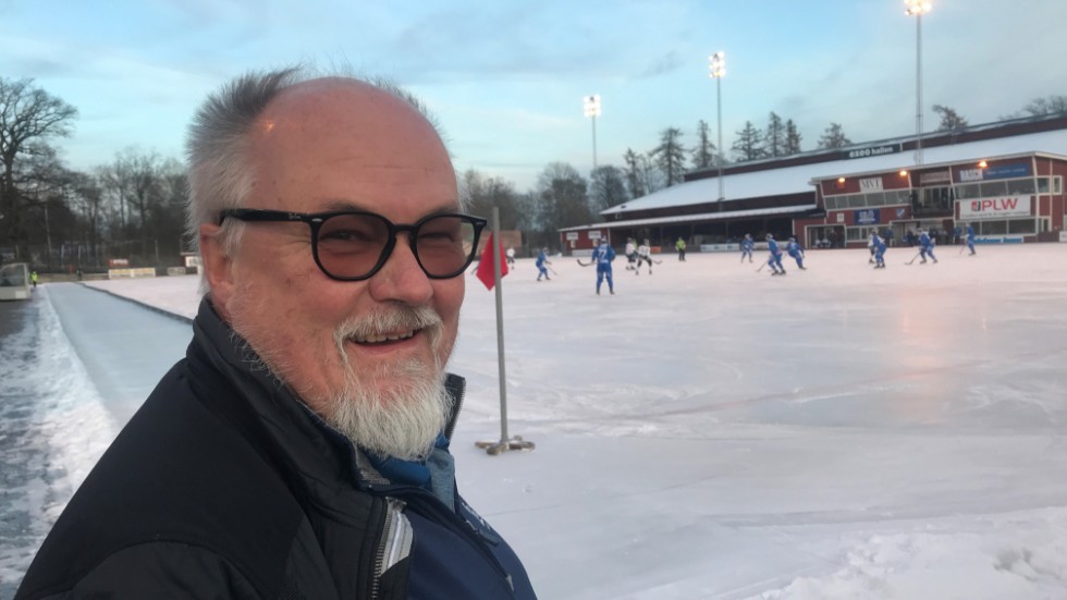 Per Lindqvist, känd från sin sponsring av Linköpings HC och Åtvidabergs FF, har gått in med 70 000 kronor i sponsring av IFK Motalas bandylag i år. På söndagen såg han hemmamatchen mot Frillesås.