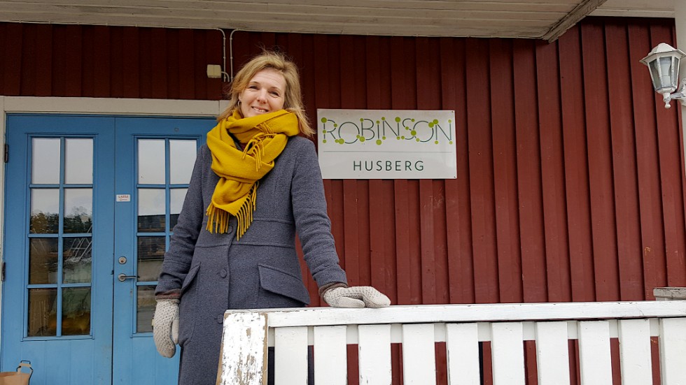 Rektor Lisa Frisk Melberg på plats på Robinson Husberg, där allt började 1997. 