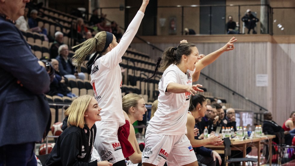 Visby Ladies hade anledning att fira efter säsongens andra vinst. 