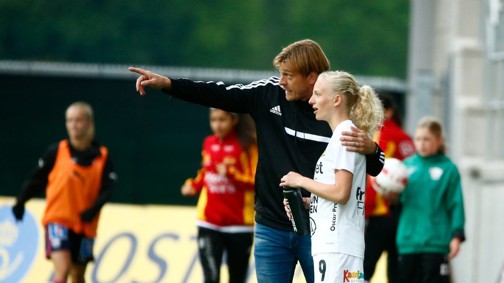 Astrid Larsson gjorde damallsvensk debut redan som 14-åring. Nu ser hon fram emot spel i PIF-dam. (Arkivbild)