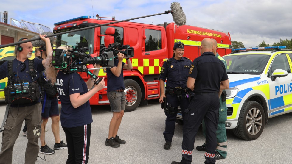 Tv-teamet har följt varenda steg som polis, räddningstjänst och ambulanspersonal tagit i samband med inspelningarna av säsong 3 av serien.